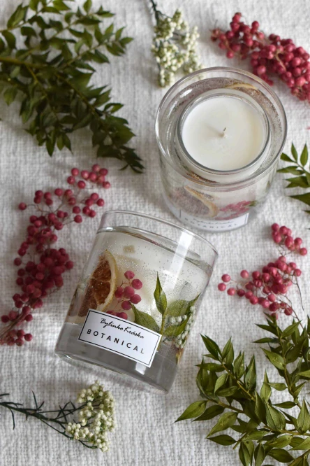 LESNÍ PLODY – BOTANICAL sojová vonná svíčka s květy